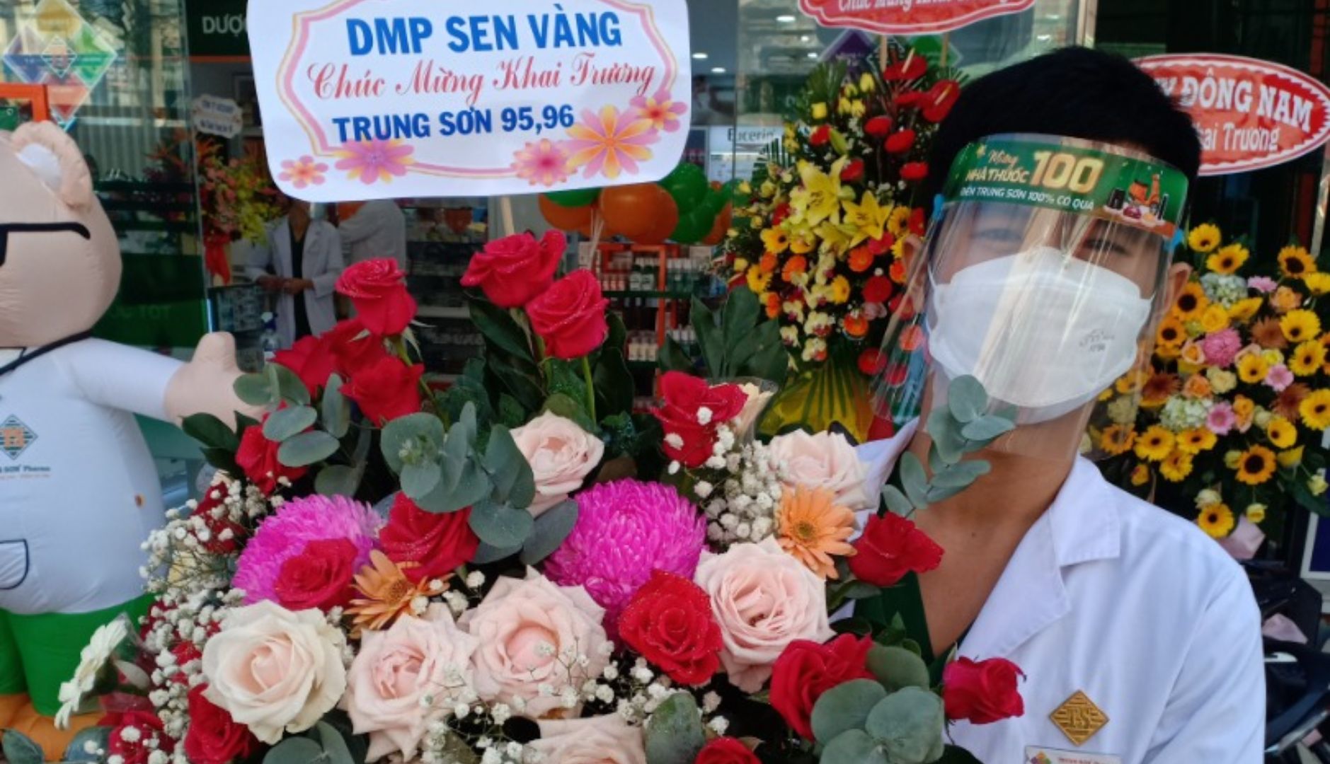 Công Ty Dmp Sen Vàng Chúc Mừng Hệ Thống Nhà Thuốc Trung Sơn Pharma Khai Trương 2 Chi Nhánh 